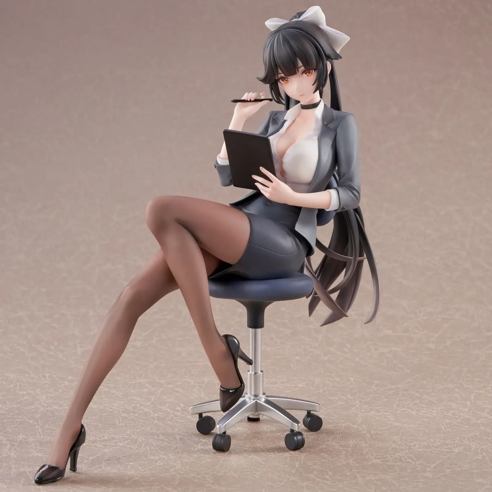 STATUE AZUR LANE IJN TAKAO OFFICE LADY 18CM
