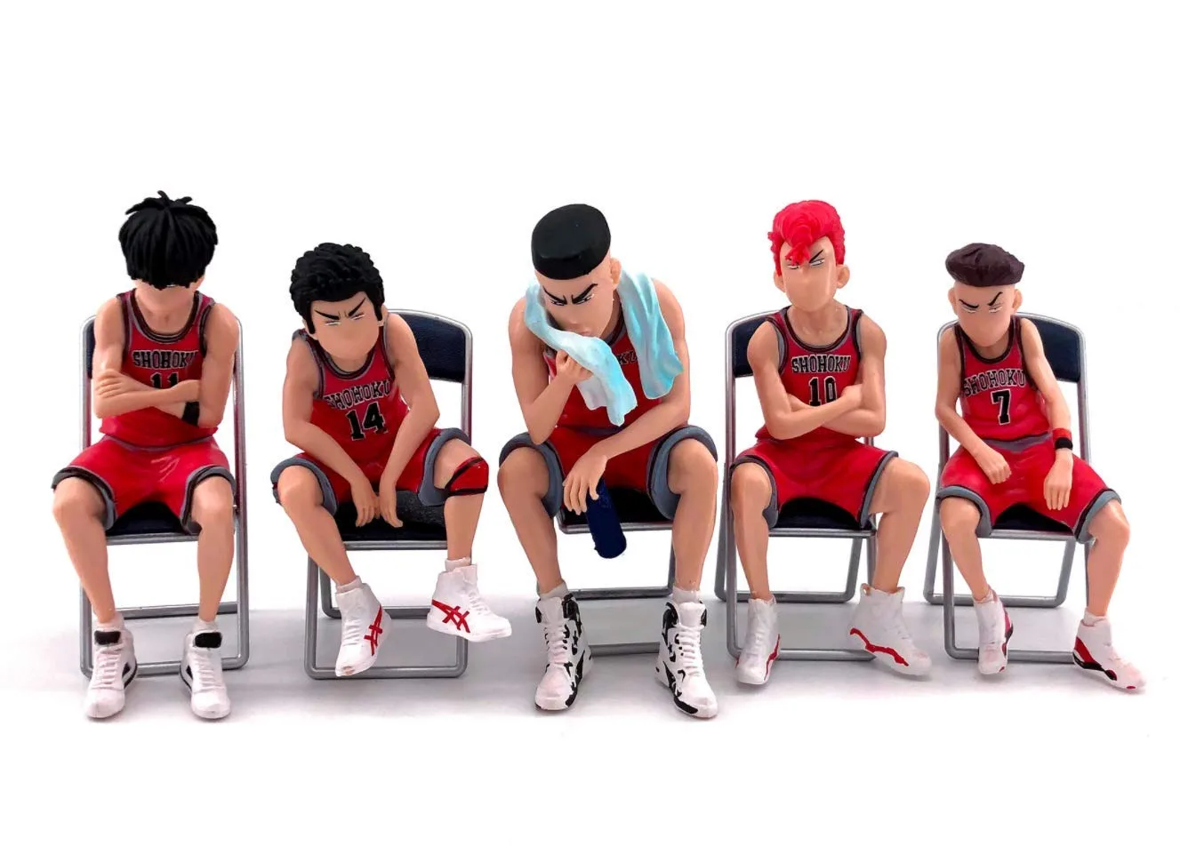 FIGURE SLAM DUNK SITTING POSE + CHAIR